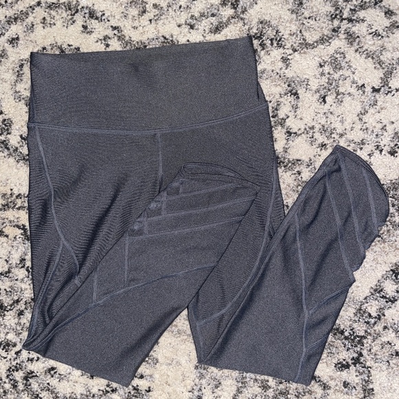 Heat compression Under Armour capris - Picture 1 of 5